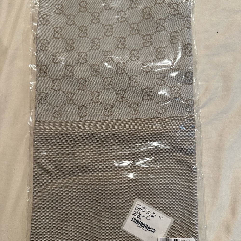 AUTHENTIC GUCCI Ecru GG Wool Half GG Scarf 40x180 Brand New With Tags.